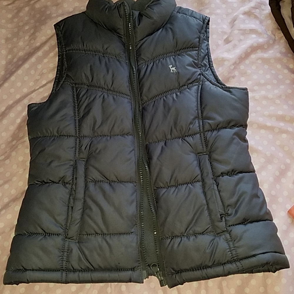 Zip-up vest